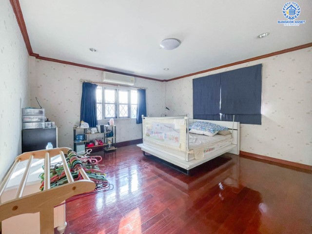 *****บ้านเดี่ยวมือสองย่านกรุงเทพฯ ม.ชวนชื่น ลาดพร้าว-รามอินทรา (ซ.สุคนธ์สวัสดิ์34) เนื้อที่กว้างขวางกว่า 87 ตร.ว. หลังใหญ่พร้อมอยู่  มีเฟอร์นิเจอร์บิ้วอินท์ทั้งหลัง! กับสุดยอดทำเล ใจกลางห้างฯ ชั้นนำฟังก์ชัน 5 ห้องนอน 3 ห้องน้ำ ที่จอดรถ 3 คัน บนทำเลแห่งการเดินทาง ใกล้ทางด่วน "ฉลองรัช"